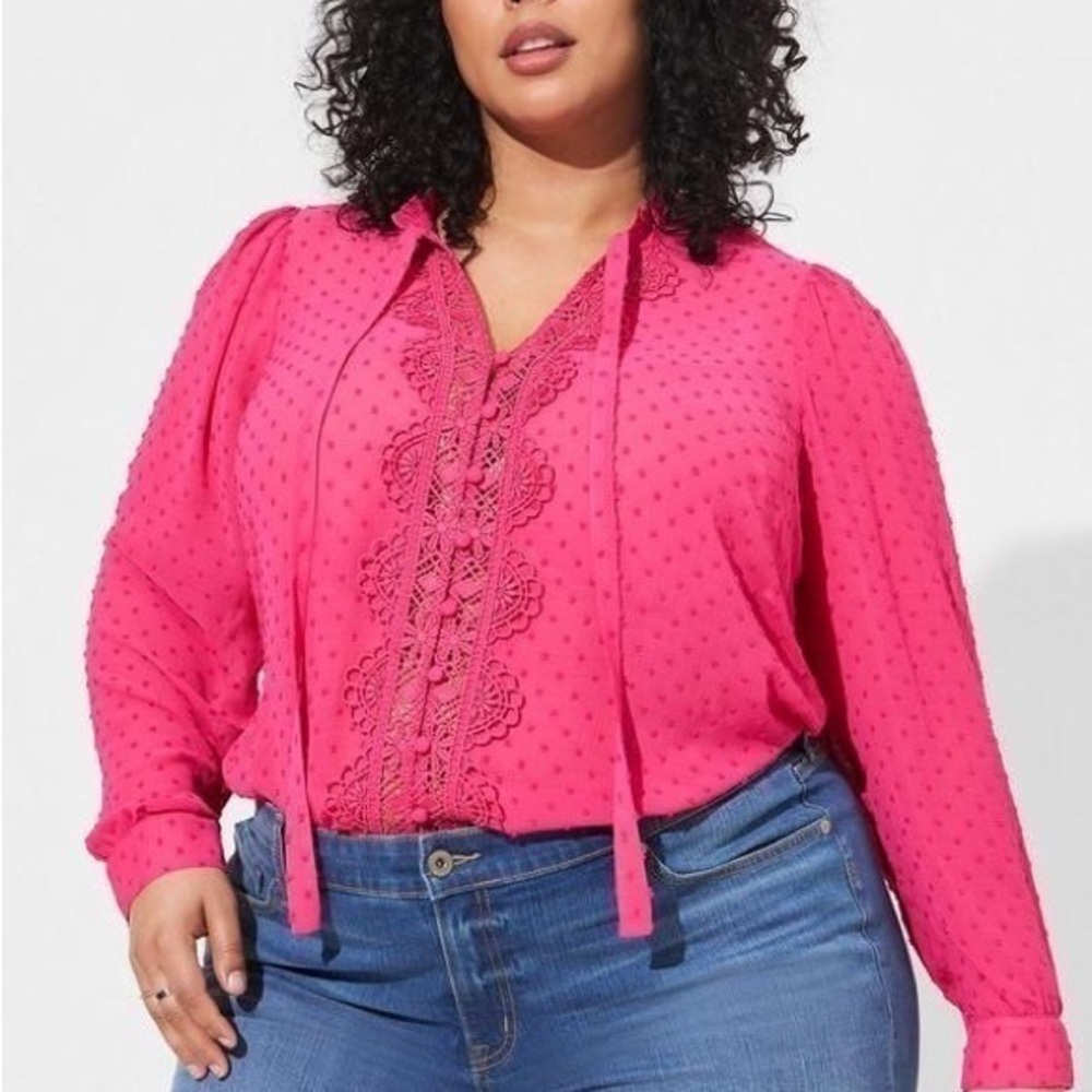 Torrid gauze clip dot Swiss dot ruffle tie neck crochet front top 2X